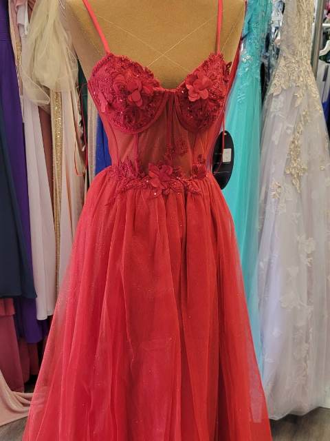 Robe de bal rouge princesse, tulle et dentelle