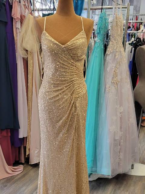 Robe de bal or scintillant, paillettes, fendue