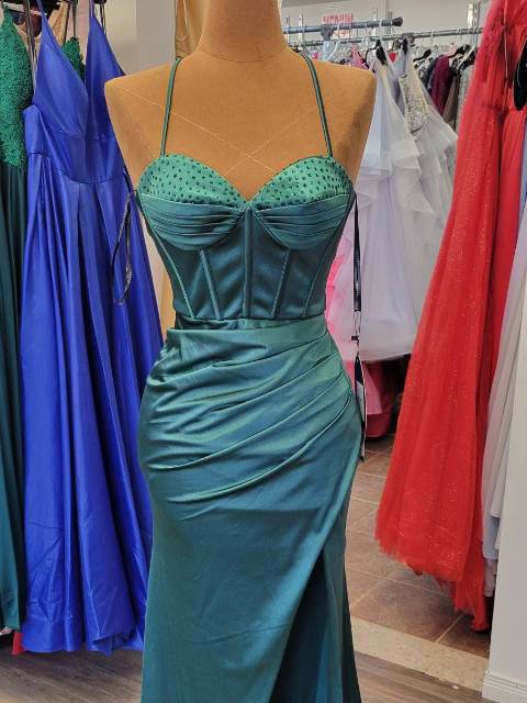 Robe de bal sarcelle satinée, corset, fendue