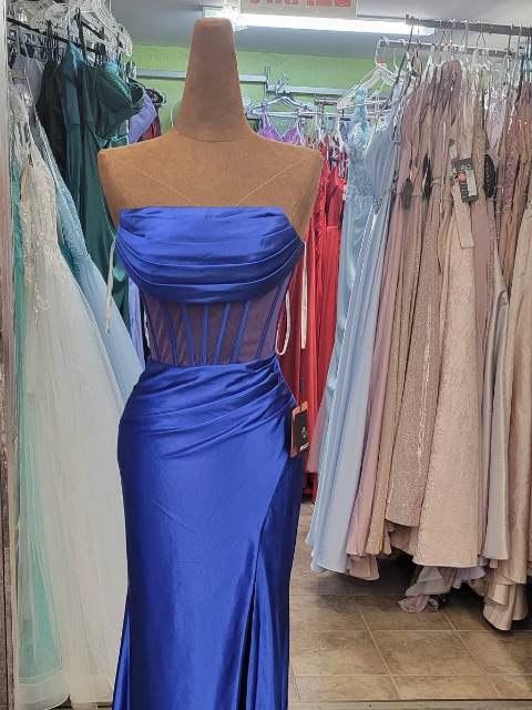Robe de bal bleu roi bustier, satin drapé