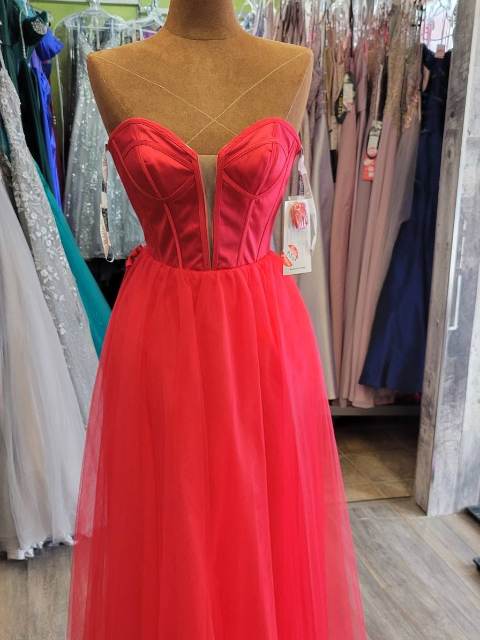 Robe de bal rouge en tulle, corset, jupe vaporeuse