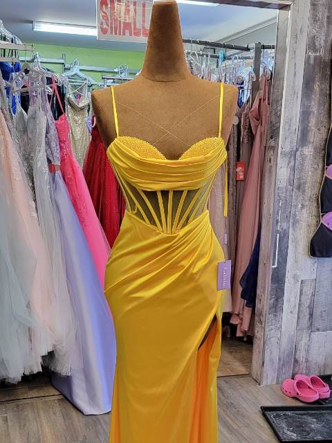 Robe de bal jaune soleil, corset satiné, fendue