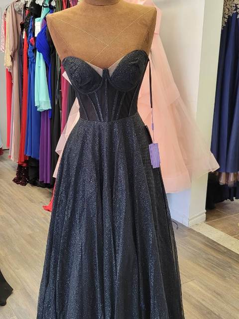 Robe de bal nuit étoilée, tulle pailleté marine