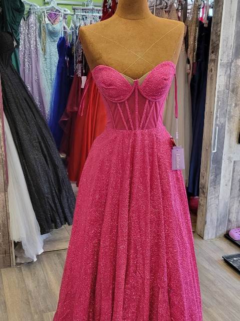 Robe de bal framboise, corset et tulle pailleté
