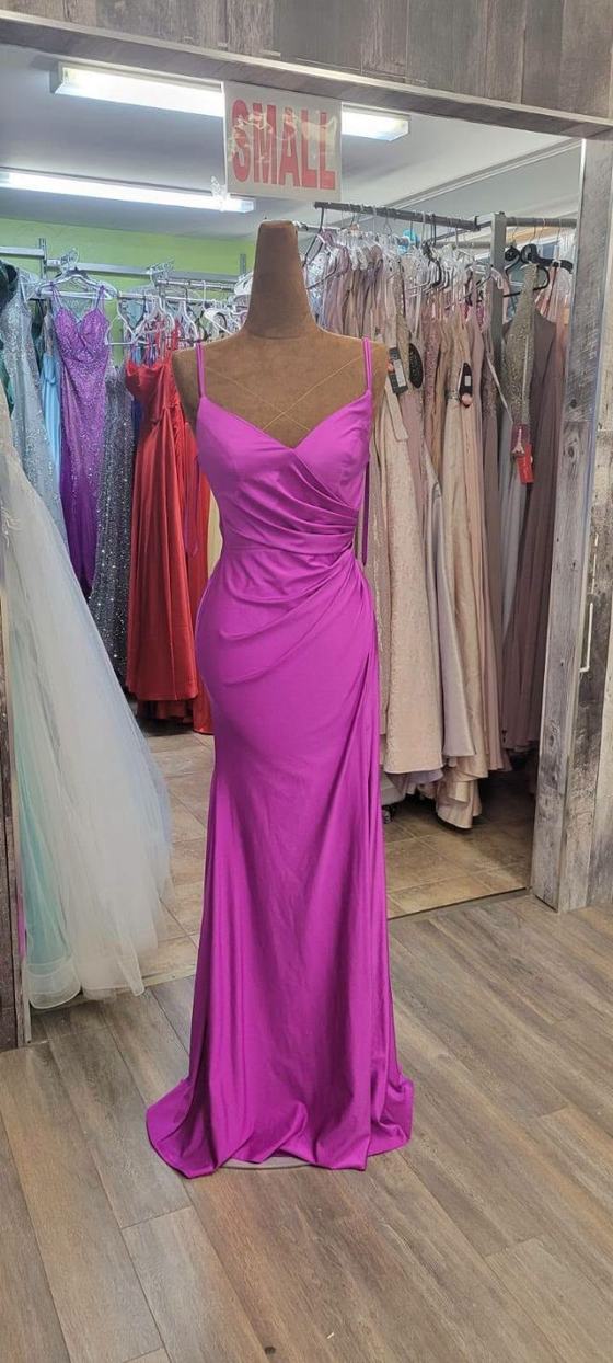 Robe de bal fuchsia satiné, fourreau