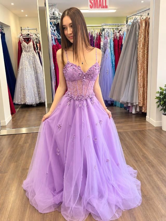 Robe de bal lilas, corset et tulle